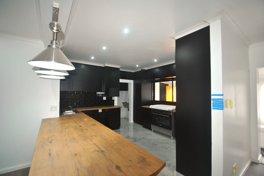 To Let 3 Bedroom Property for Rent in Berea Eastern Cape